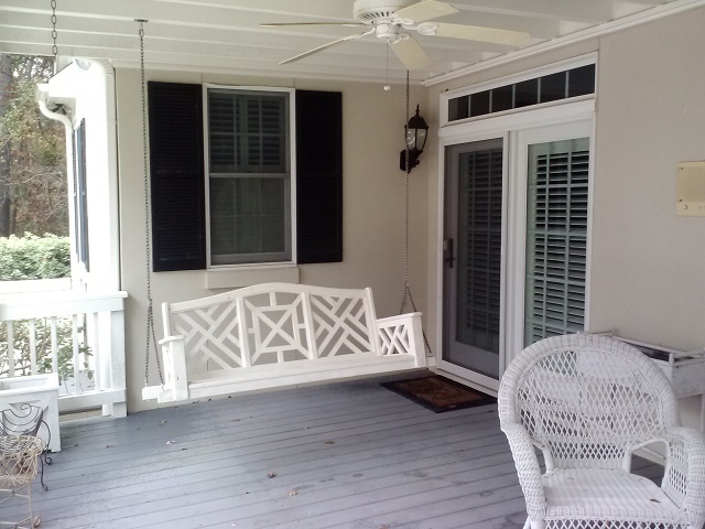 Chippendale pattern on Perry GA deck rail reflects the homeowners Chippendale-backed swing
